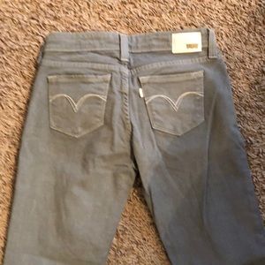 Levi’s low rise skinny raw hem size 26